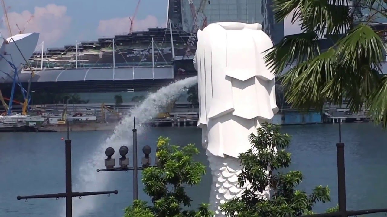 The Original Merlion (Official Tourism Icon Of Singapore) And Cub @ Merlion Park