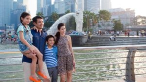 item 2.thumbnail.image path.350.1971 300x169 Merlion Park in Singapore